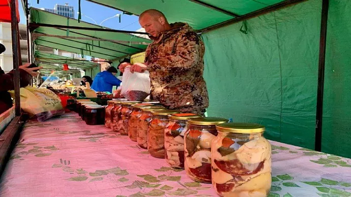 В Екатеринбурге стартовала крупная ярмарка в поддержку свердловских производителей