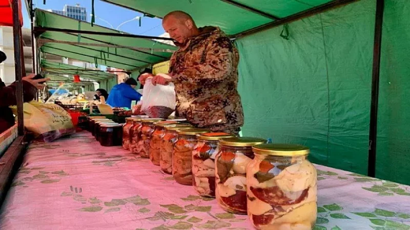 В Екатеринбурге стартовала крупная ярмарка в поддержку свердловских производителей