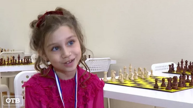 7-летняя Аглая Пехташева из Екатеринбурга знает больше 350 картин художников