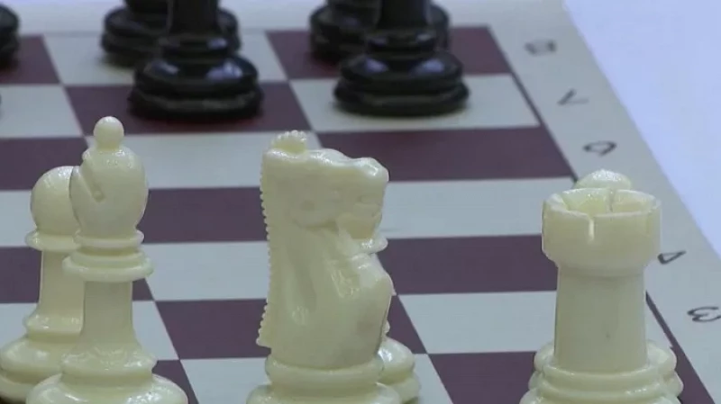 Анатолий Карпов открыл турнир по быстрым шахматам «Уральский ферзь»