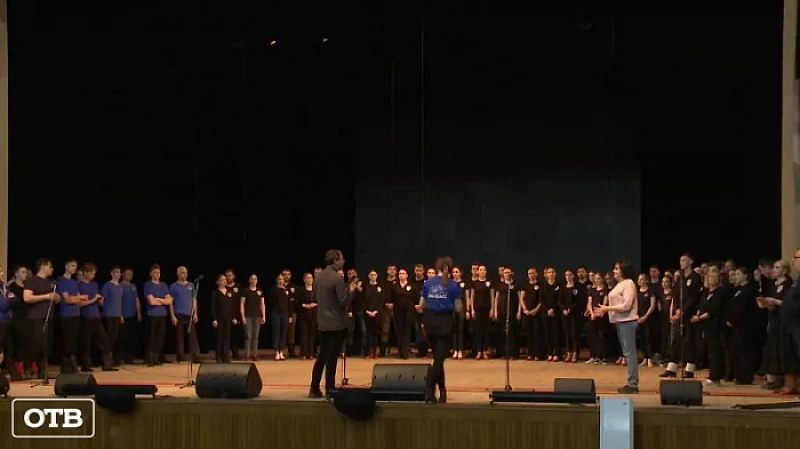 Уральский хор и ансамбль «Донбасс» впервые выступают вместе