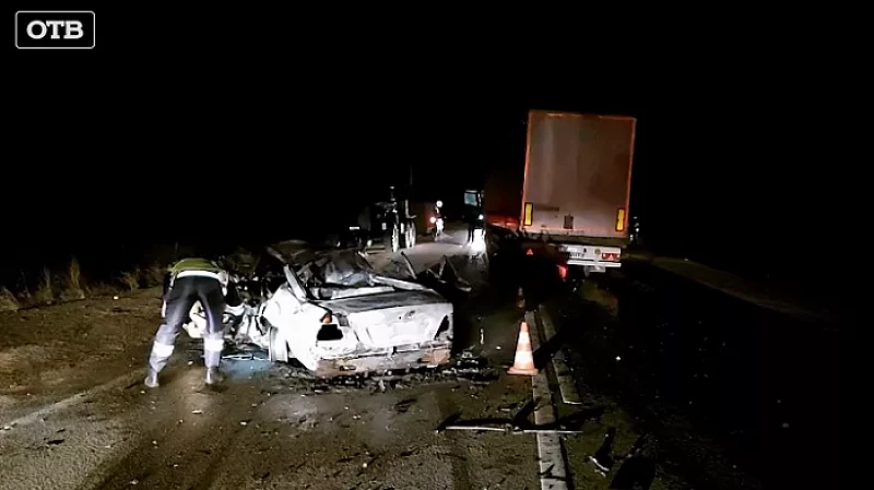 Смертельное ДТП легковушки и грузовика на трассе Серов – Екатеринбург: погиб 15-летний водитель