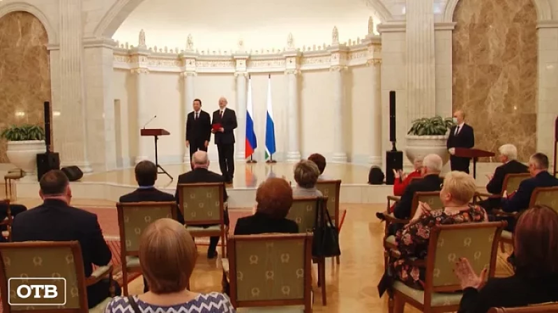 Губернатор Евгений Куйвашев вручил госнаграды выдающимся металлургам, учёным и медикам