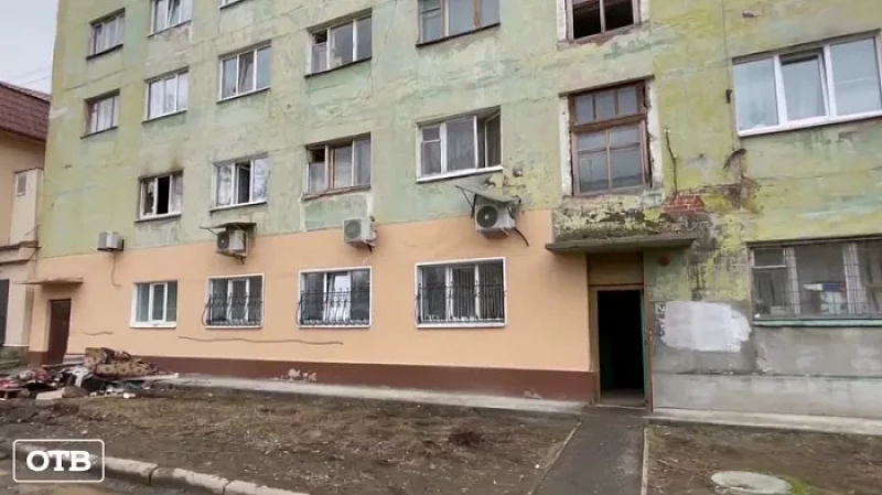 В Верхней Пышме жильцов общежития во время пожара эвакуировали через окно