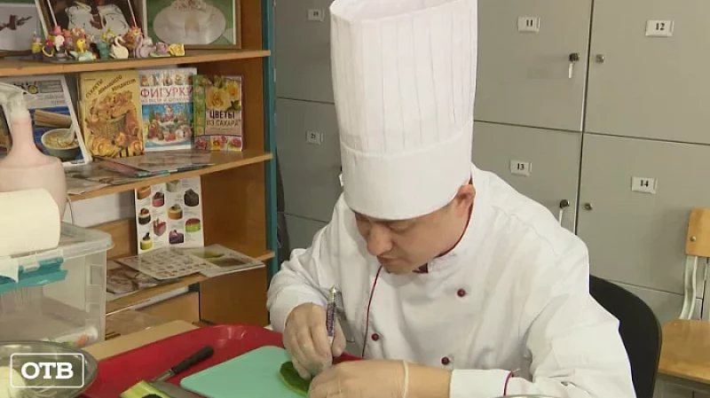 Розы из дайкона и ромашки из огурца: в Свердловской области проходит региональный чемпионат профмастерства «Абилимпикс»