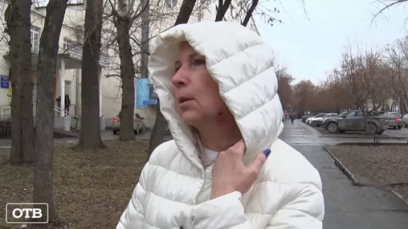 В Екатеринбурге автохам после ДТП жестоко избил женщину-водителя