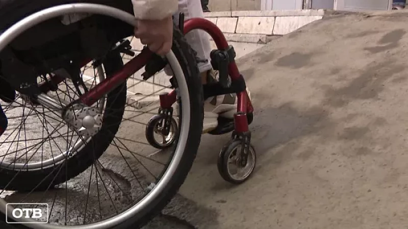 Организации Екатеринбурга проверили на доступность для инвалидов