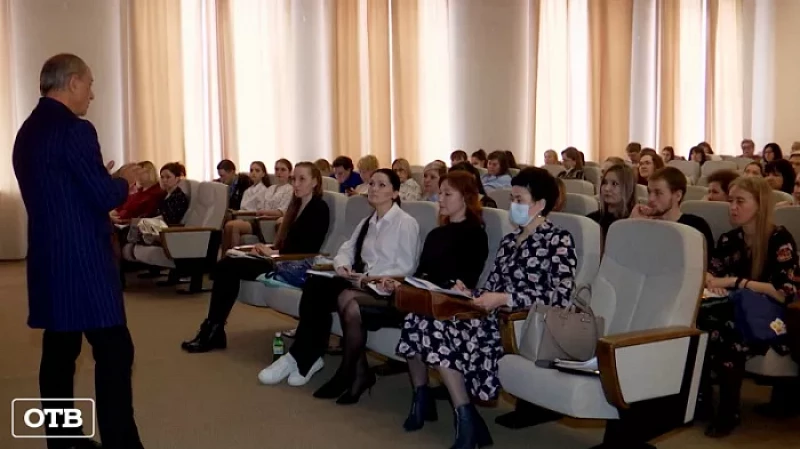 Более 1800 добровольцев помогут свердловчанам проголосовать за объекты для благоустройства