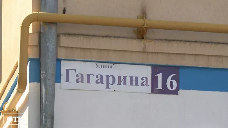 В Берёзовском многоэтажку неожиданно поделили на корпуса