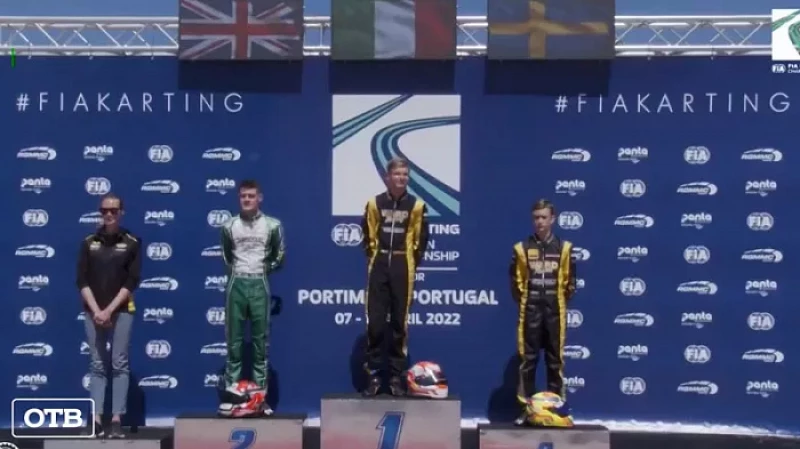 Ward Racing расторгла контракт с 15-летним гонщиком из Верхней Пышмы за жест, похожий на нацистское приветствие