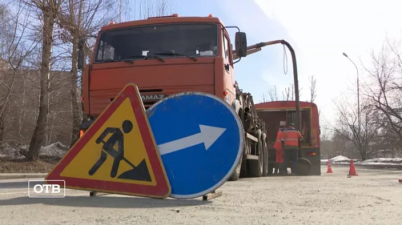 Коммунальщики усилили работу по очистке ливнёвок в Екатеринбурге