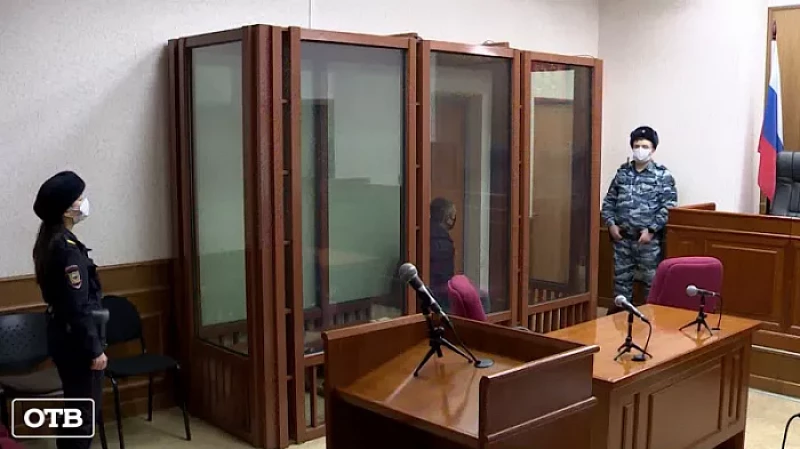 В Екатеринбурге начали судить рецидивиста, убившего жительницу Берёзовского из-за золотой цепочки