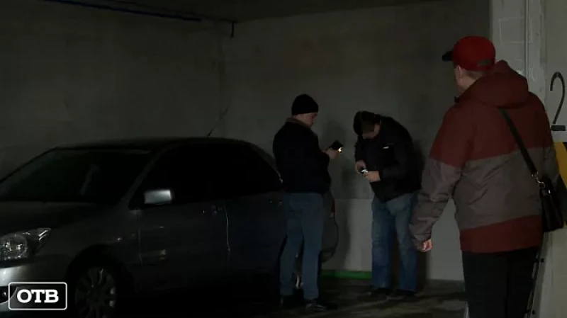 На Разливной затопило подземный паркинг в новостройке