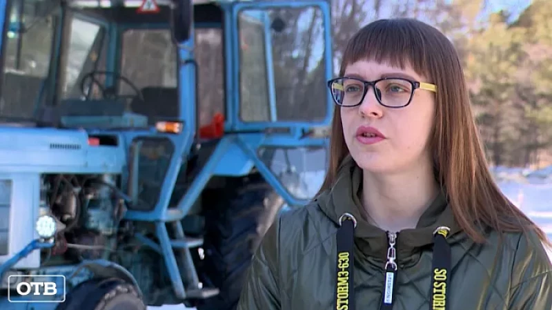 В сысертском техникуме учится единственная девушка-трактористка