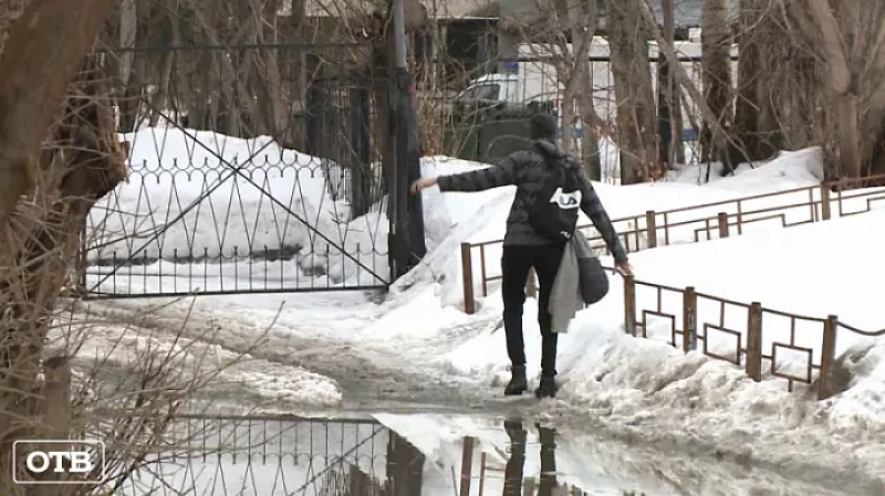 Из-за перепадов температур Екатеринбург утонул в грязи