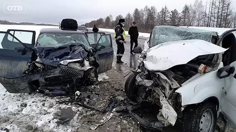 Лобовое столкновение: смертельное ДТП под Камышловом