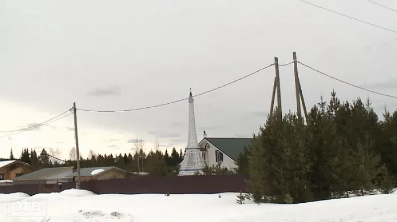 Свердловчане возводят в своих городах миниатюрные Эйфелевы башни