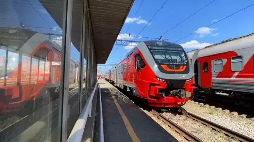 С 1 апреля свердловские пенсионеры смогут ездить в электричках за полцены