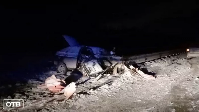 На ЕКАД легковушка влетела в разделительное ограждение: водитель погиб