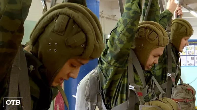 Юнармейцы начали подготовку к параду Победы в Екатеринбурге