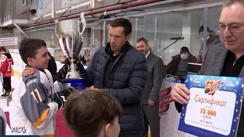 Павел Дацюк наградил победителей детского турнира по хоккею, посвящённого памяти Александра Козицына