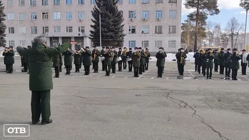 Больше 150 военных музыкантов готовятся к параду Победы в Екатеринбурге