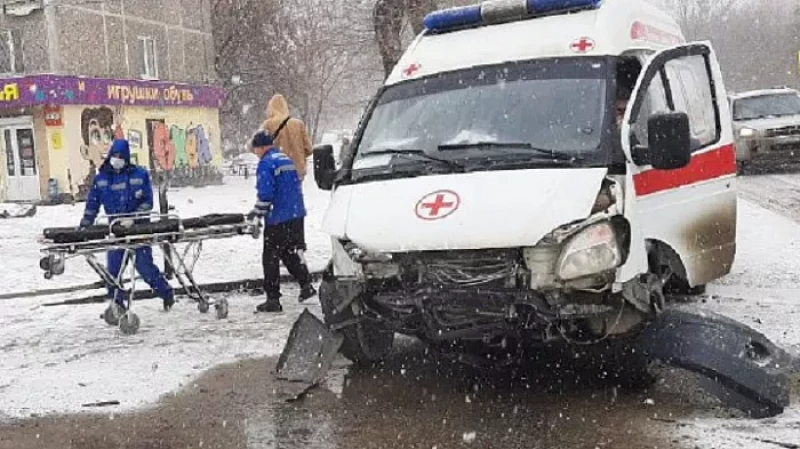 В Екатеринбурге случилось ДТП с участием скорой помощи