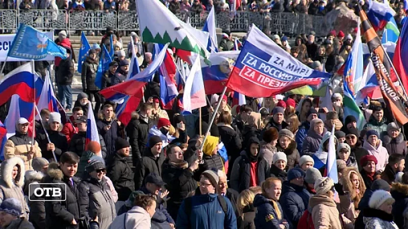 Губернатор Евгений Куйвашев вместе с тысячами уральцев встретил «Крымскую весну»