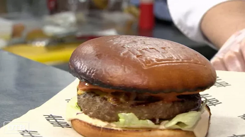 Альтернатива есть: меняем «Биг Мак» на уральский бургер