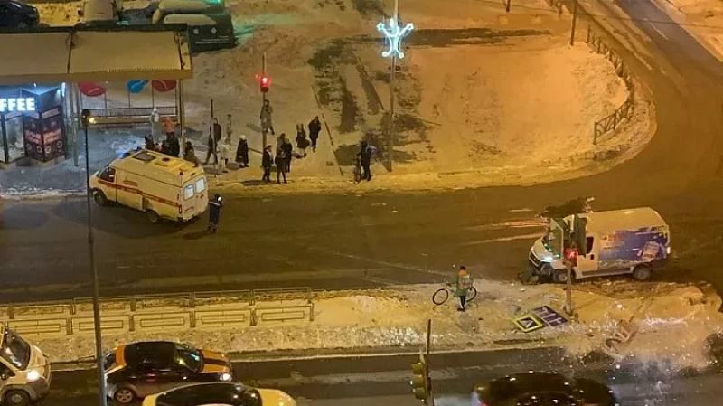 В Академическом «Фиат» протаранил машину скорой помощи: пострадали четыре человека