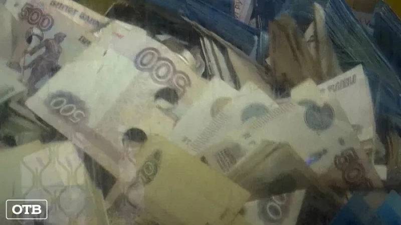 Они провожают миллионы рублей в последний путь