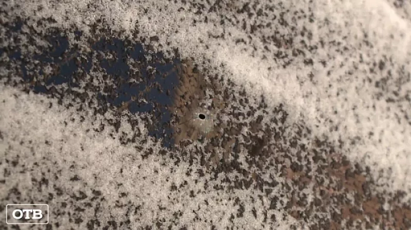 В Первоуральске во дворе жилого дома неизвестные расстреляли четыре автомобиля