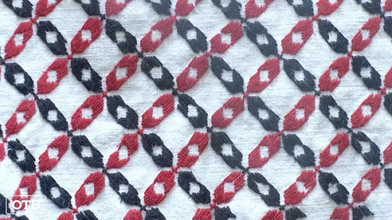 Географическое рукоделие: уральские мастерицы вышивают карту Свердловской области