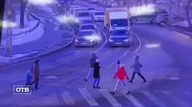 В Екатеринбурге Opel сбил 4-летнего мальчика на «зебре»