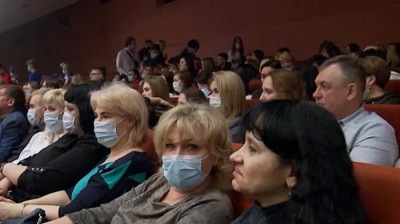 В Екатеринбурге прошёл концерт для медиков и волонтёров красной зоны