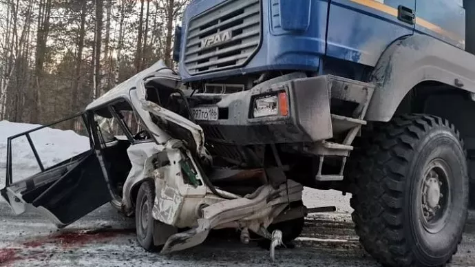 Под Нижней Турой самосвал смял легковушку: два человека погибли