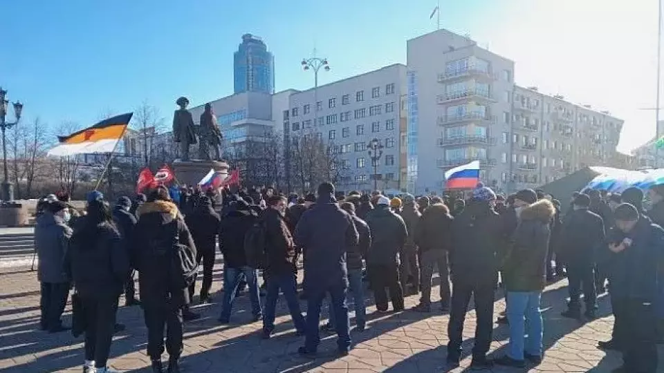 В Екатеринбурге проходит митинг: «Донбасс – сердце русского мира»