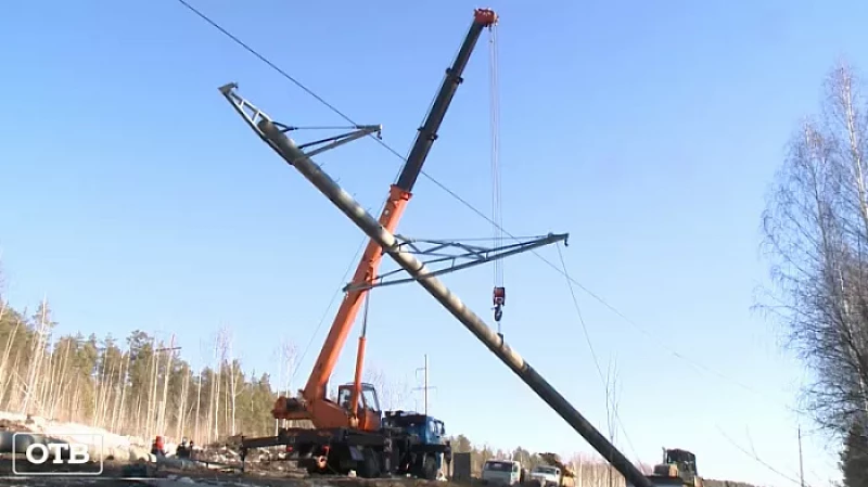 Уральские энергетики проводят ремонтные работы без отключений света