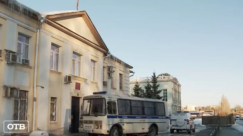 Подростков, избивших женщин на остановке в Екатеринбурге, отправили в СИЗО на два месяца