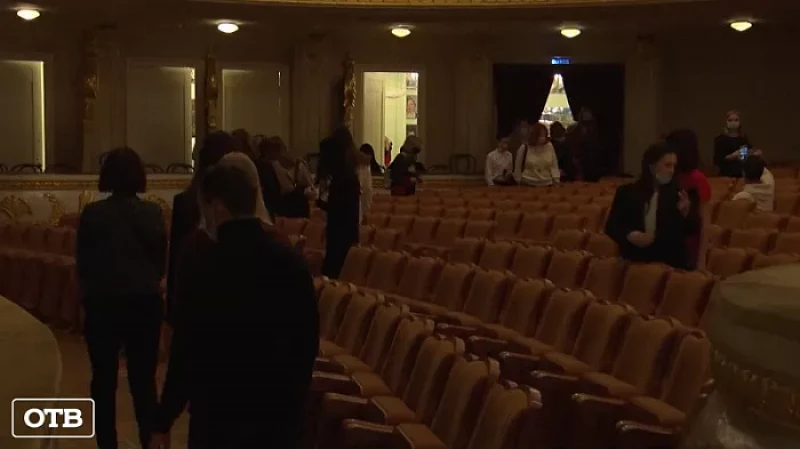 Театральный эксклюзив: кто такие капельдинеры и чем они занимаются