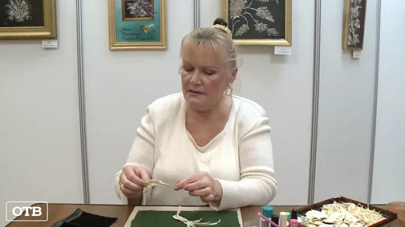 Уральская художница создаёт картины из костей рыб, а её муж – деревянные произведения искусства