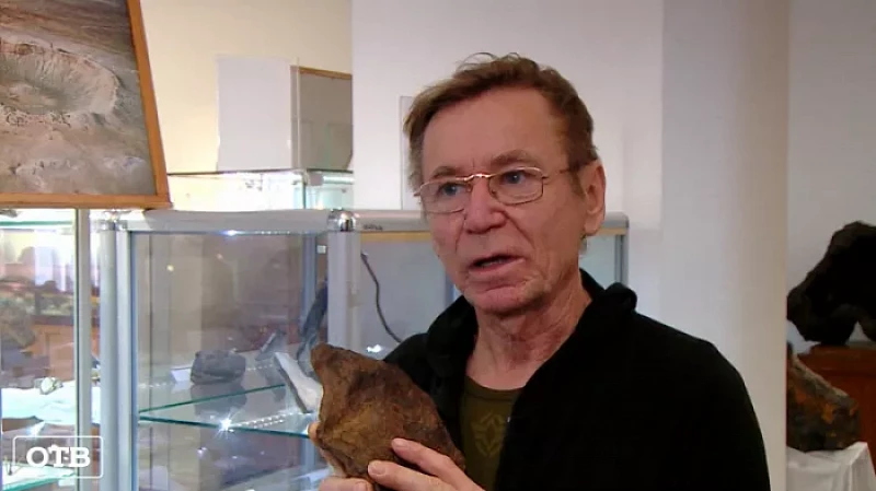 Трехкилограммовый фрагмент метеорита Чинге подарили Уральскому геологическому музею