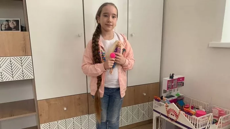 Уральская Рапунцель: школьница из Екатеринбурга стала обладательницей самой длинной косы в России