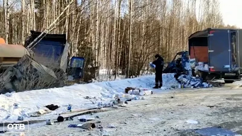 На Серовском тракте грузовая «Газель» столкнулась с бензовозом