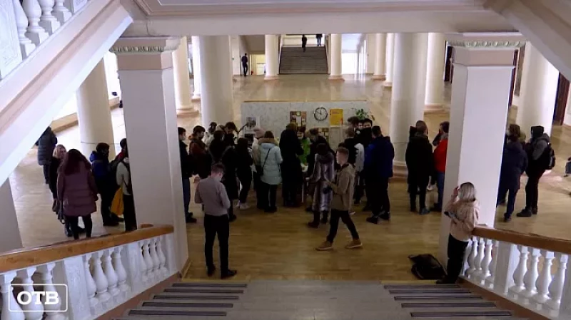 Цветы Татьянам: как в УрФУ отметили День студента