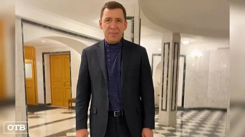 Губернатор Евгений Куйвашев сменил рубашку на косоворотку