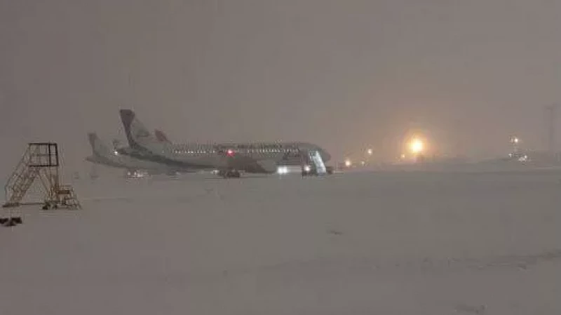 Из-за проблем с шасси самолет Уральских авиалиний вернулся в Кольцово сразу после взлета