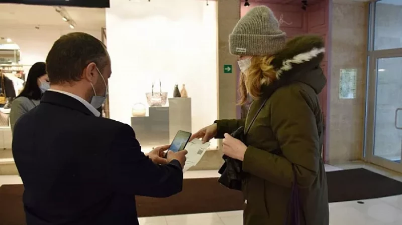QR-коды в свердловских торговых центрах могут вернуть на выходные и праздники