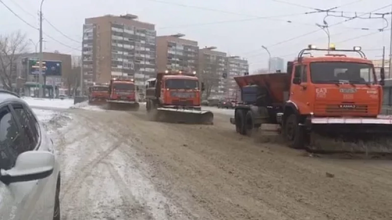 Область занесло: идёт ликвидация последствий снегопада