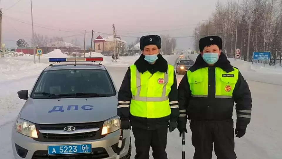 Дальнобойщика спасли на уральской трассе инспекторы ГИБДД